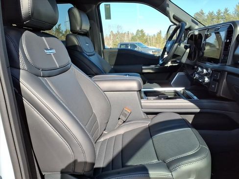 New 2026 Ford F350 Platinum w/ FX4 Off-Road Package image 13