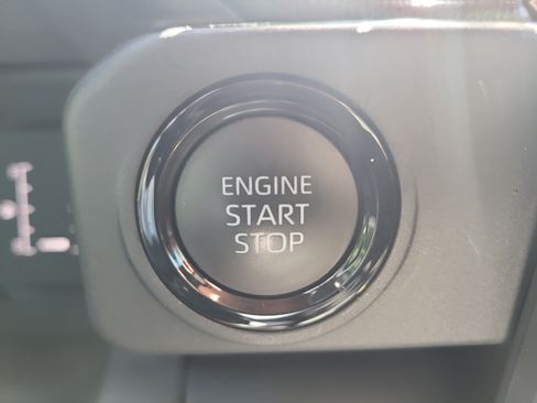 Certified 2025 Toyota Tacoma SR5 AWD/4WD image 27