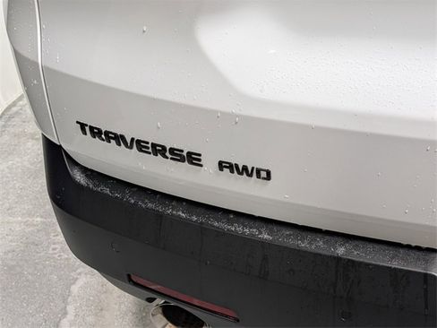 Certified 2022 Chevrolet Traverse LT w/ LPO, Blackout Package image 5