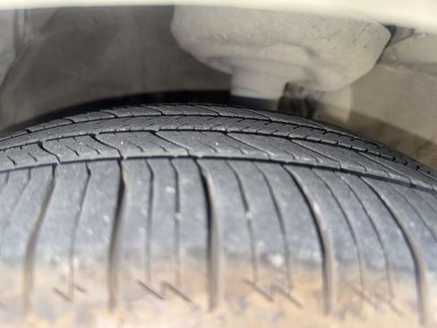 Used 2021 Toyota C-HR LE FWD image 3