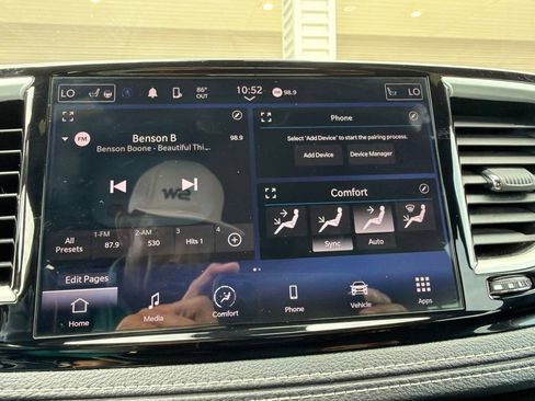 Used 2023 Chrysler Pacifica Touring FWD image 38