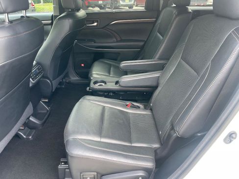 Used 2015 Toyota Highlander Limited Platinum AWD/4WD image 28