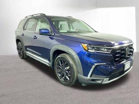 Used 2025 Honda Pilot Touring image 3