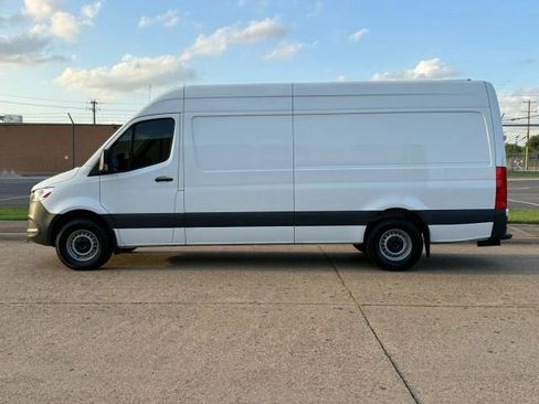 Used 2023 Mercedes-Benz Sprinter 2500 image 9