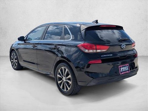 Used 2019 Hyundai Elantra GT FWD image 7