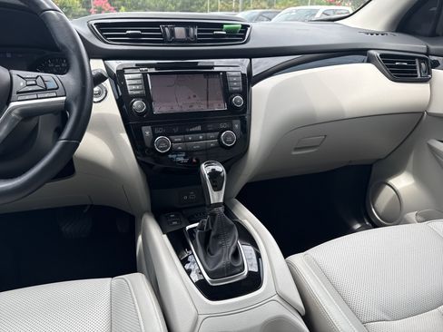 Used 2021 Nissan Rogue Sport SL FWD image 27
