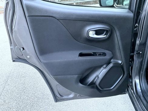 Used 2021 Jeep Renegade Latitude image 21