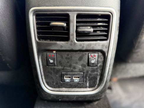 Used 2019 Chrysler 300 Limited AWD/4WD image 26