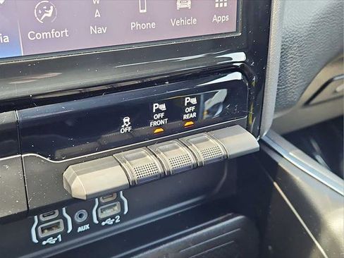 Used 2025 RAM 1500 Big Horn AWD/4WD image 7