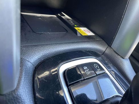 Used 2023 Toyota Corolla Cross XLE image 42