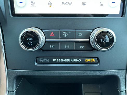 Used 2024 Ford Edge Titanium image 19