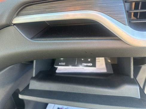 Used 2024 GMC Terrain SLE image 38