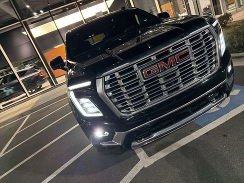 Used 2025 GMC Yukon Denali w/ Denali Reserve Package image 15