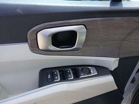 Used 2023 Kia Sorento EX w/ Panoramic Sunroof Package FWD image 10