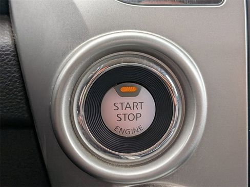 Used 2018 Nissan Titan SL w/ Chrome Package image 30