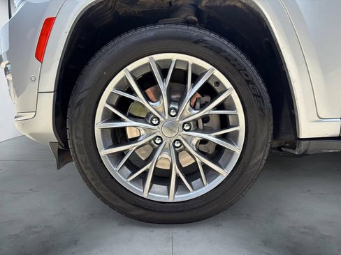 Used 2022 Jeep Grand Cherokee L Summit w/ Advanced Protech Group IV AWD/4WD image 15