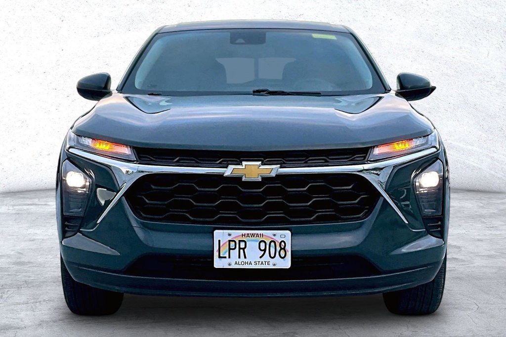Used 2025 Chevrolet Trax LS w/ LS Convenience Package FWD image 3