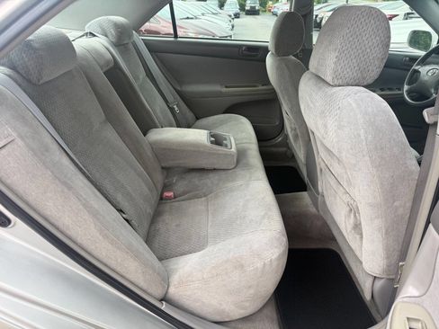 Used 2004 Toyota Camry SE FWD image 12
