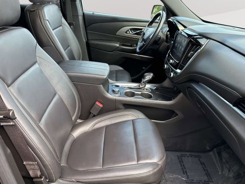 Used 2023 Chevrolet Traverse LT w/ LT Premium Package AWD/4WD image 29
