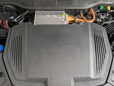 Used 2022 Audi e-tron Premium w/ Convenience Plus Package image 36