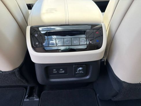 Used 2023 INFINITI QX60 Sensory w/ Vision Package AWD/4WD image 16