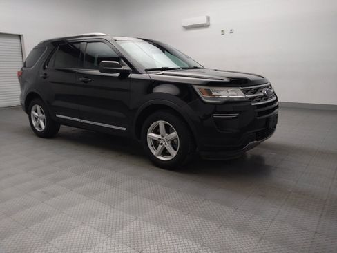 Used 2018 Ford Explorer XLT image 13