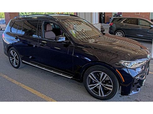 Used 2022 BMW X7 xDrive40i w/ M Sport Package AWD/4WD image 1