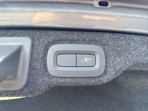Used 2019 Volvo S60 T5 R-Design image 23