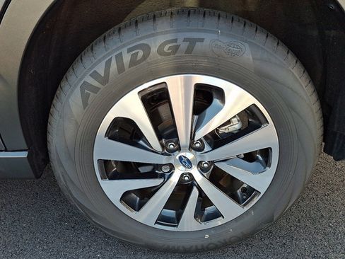 Certified 2025 Subaru Outback Premium AWD/4WD image 8