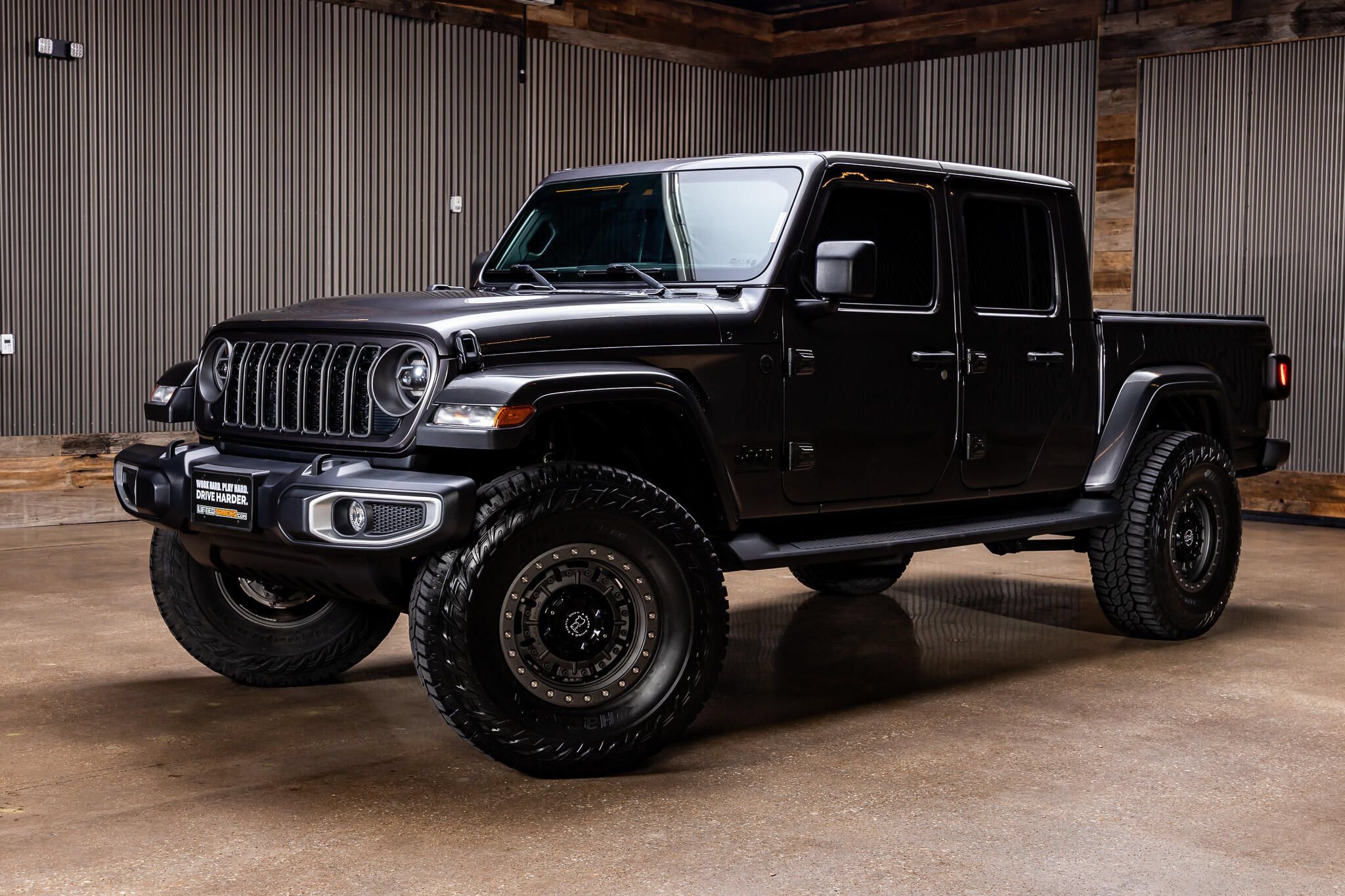 Used 2025 Jeep Gladiator Sport AWD/4WD image 4