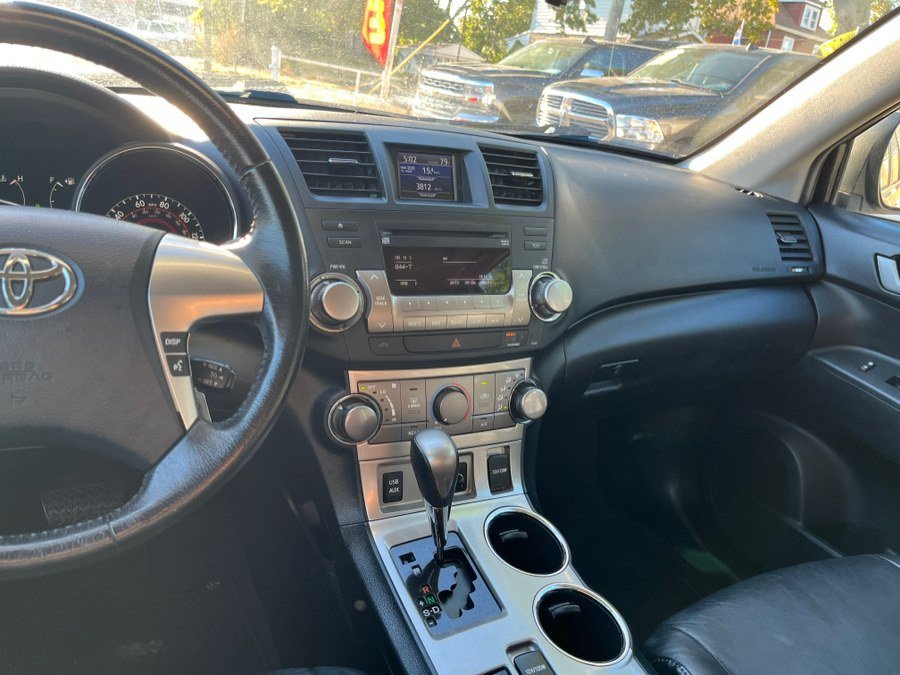 Used 2012 Toyota Highlander SE w/ Tow Pkg AWD/4WD image 20