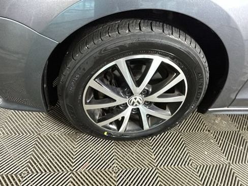 Used 2017 Volkswagen Jetta SE FWD image 9