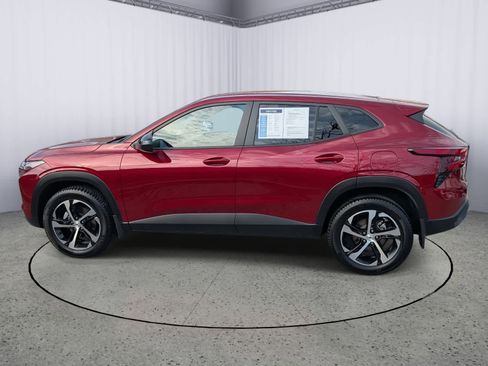 Certified 2024 Chevrolet Trax RS w/ Driver Confidence Package image 5