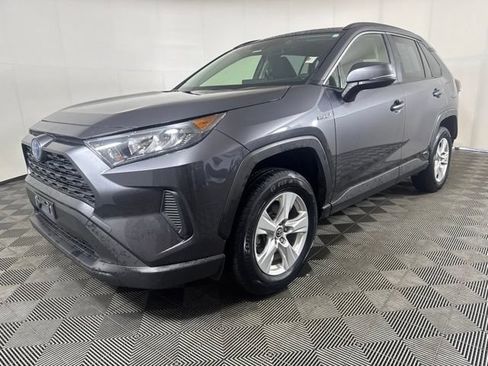 Used 2019 Toyota RAV4 LE w/ Carpet Mat Package AWD/4WD image 8