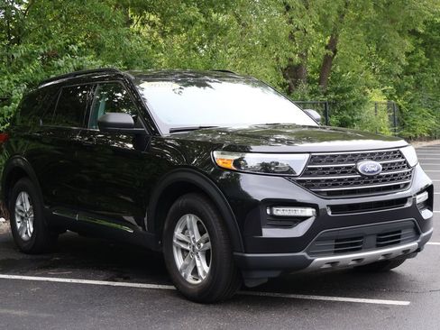 Used 2023 Ford Explorer XLT w/ Equipment Group 202A AWD/4WD image 11