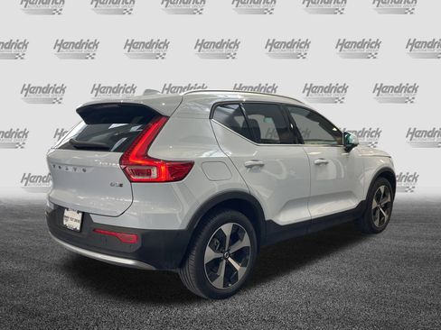 Used 2025 Volvo XC40 B5 Plus image 10