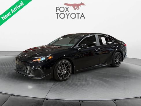 Used 2025 Toyota Camry SE image 1