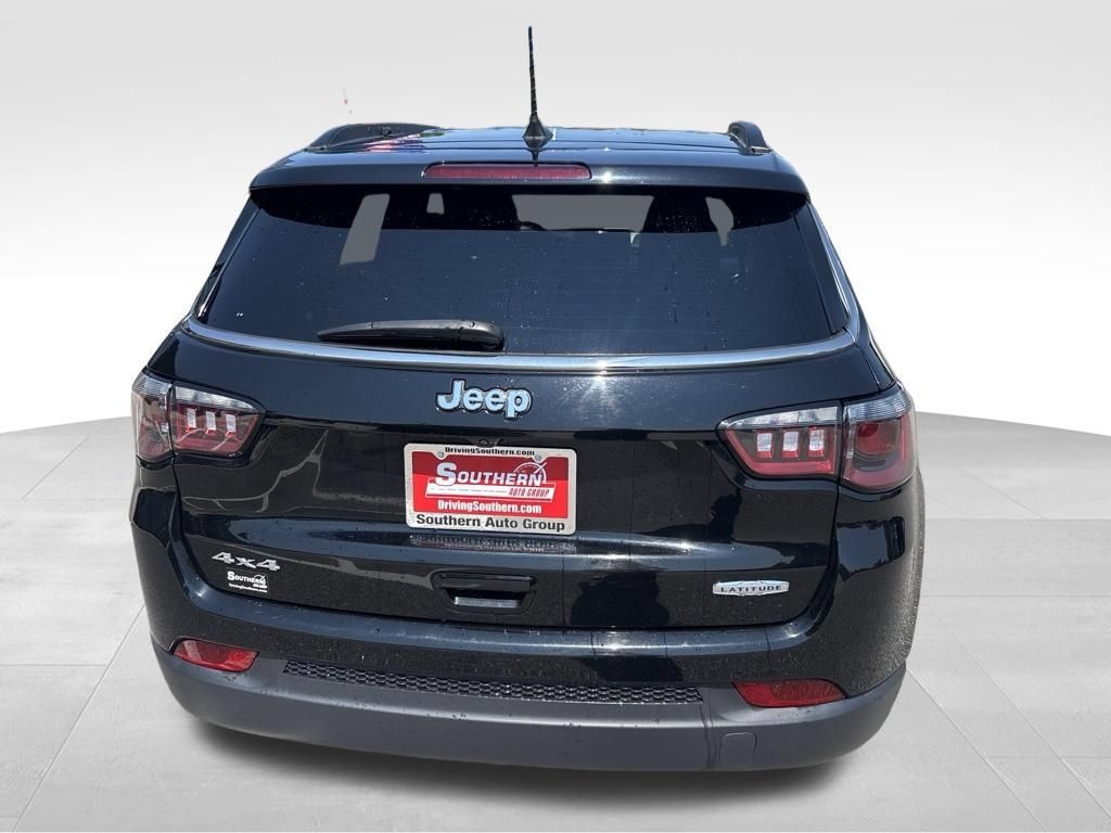 Used 2024 Jeep Compass Latitude AWD/4WD image 4