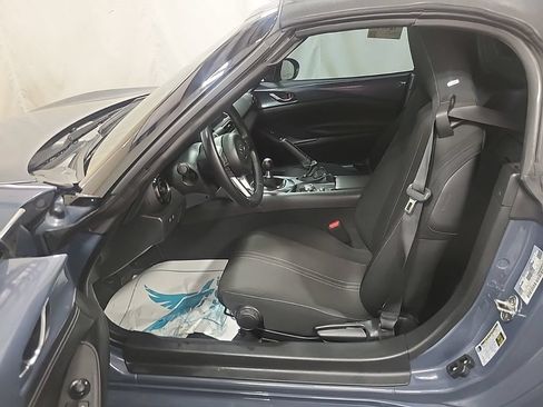 Used 2022 MAZDA MX-5 Miata Club RWD image 5