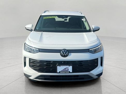 Used 2026 Volkswagen Tiguan SE AWD/4WD image 2