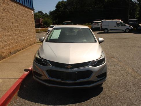 Used 2017 Chevrolet Cruze LT w/ Convenience Package FWD image 2