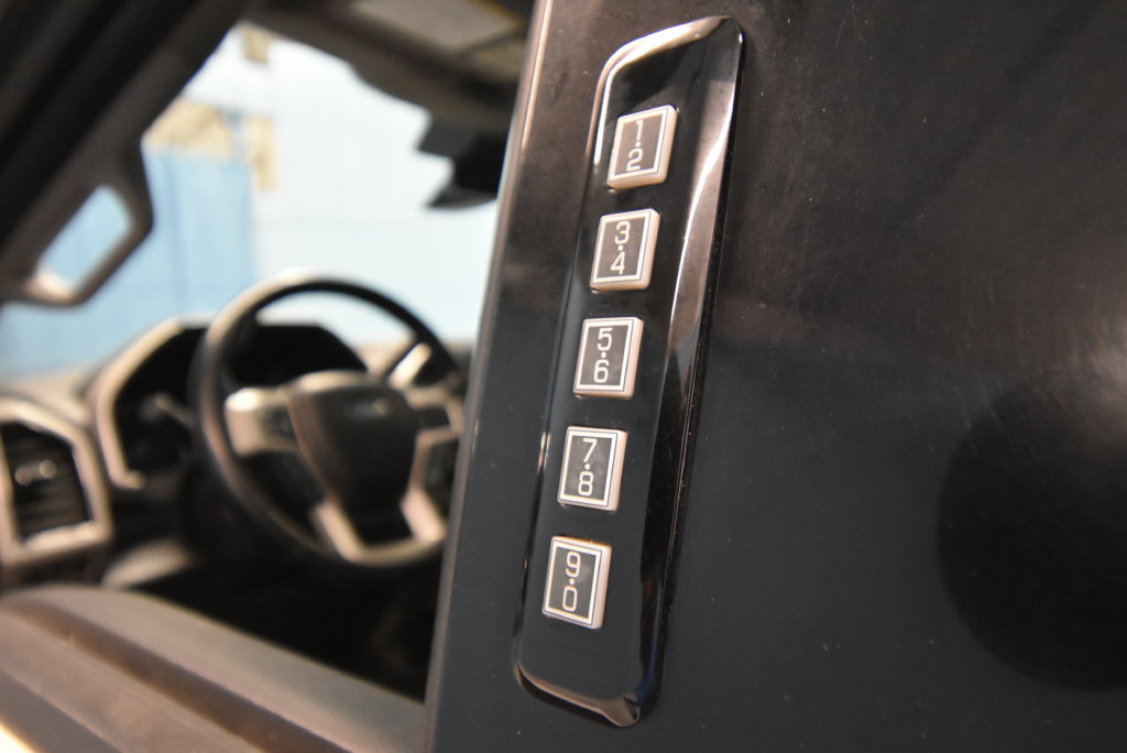 Used 2019 Ford F250 Lariat w/ Lariat Ultimate Package AWD/4WD image 4