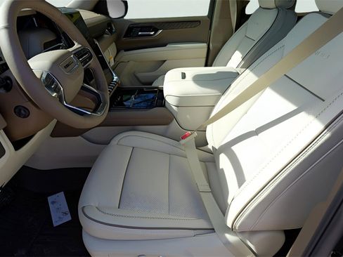New 2026 GMC Yukon Denali w/ Sun & Power Step Package image 9