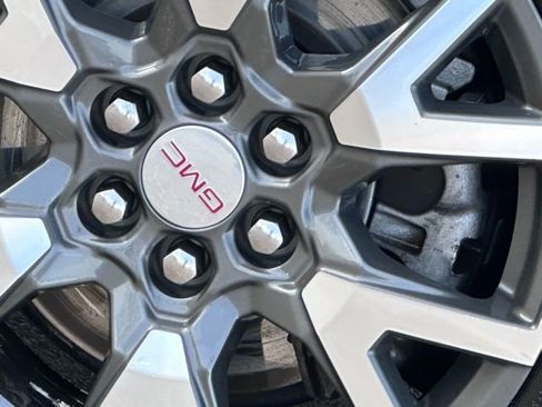 Used 2023 GMC Acadia SLE w/ Driver Convenience Package image 13