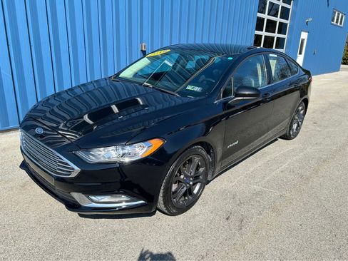 Used 2018 Ford Fusion SE w/ Equipment Group 601A image 2