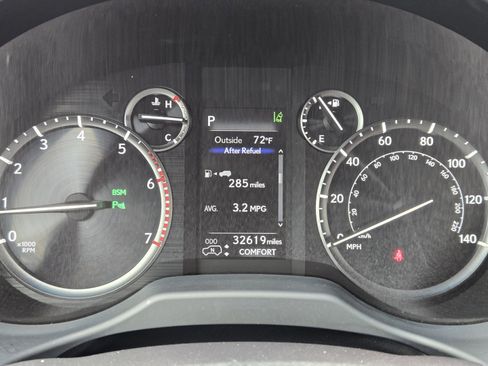 Certified 2023 Lexus GX 460 Luxury w/ Sport Design Package AWD/4WD image 32