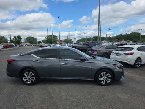 Used 2025 Nissan Altima 2.5 S FWD image 3