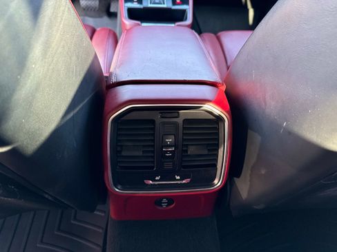 Used 2024 Porsche Macan image 17