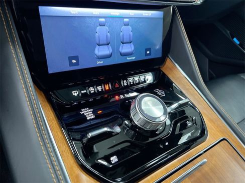Used 2024 Jeep Grand Wagoneer L Series III image 18