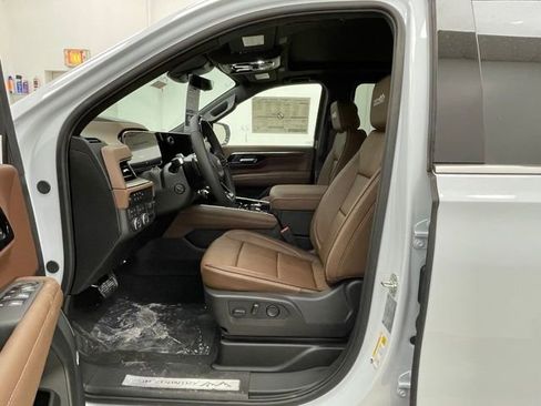 New 2026 Chevrolet Suburban High Country image 9